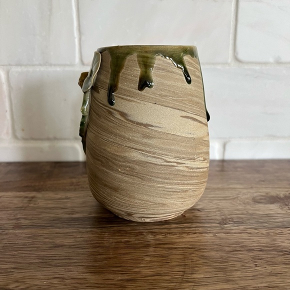 Unique Pottery Vase With Raised Lily Pad and Frog - Picture 4 of 7